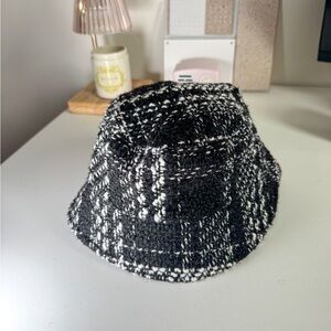 H&M Black & White Tweed Bucket Hat, size Small
